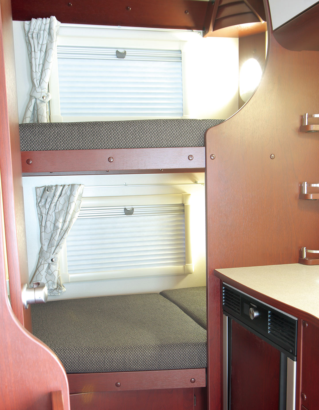 リヤベッドスペース