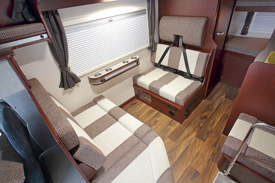 ダイネット(テーブル収納時)