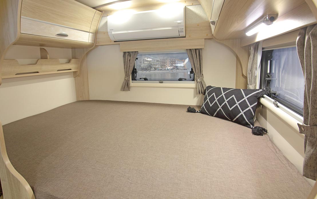 リヤベッドスペース